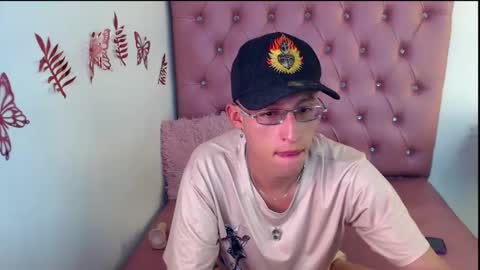 Snapshot of alan_mora chatting on November 8, 2025, 3:23 pm alan_mora online show from November 8, 2025, 3:23 pm