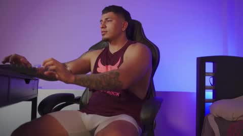 Snapshot of alan_muscle chatting on November 17, 2025, 5:24 am Alan online show from November 17, 2025, 5:24 am