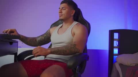 Snapshot of alan_muscle chatting on November 22, 2025, 5:39 am Alan online show from November 22, 2025, 5:39 am