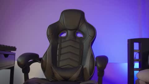 Snapshot of alan_muscle chatting on December 3, 2025, 6:54 am Alan online show from December 3, 2025, 6:54 am