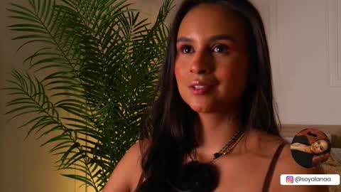 Snapshot of alana_haze chatting on October 15, 2025, 2:55 am Alana online show from October 15, 2025, 2:55 am