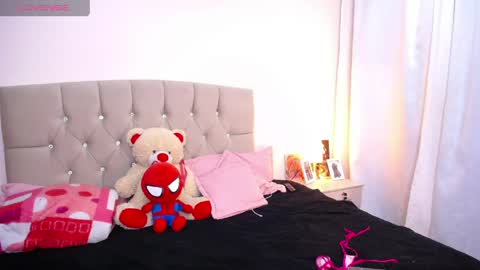 alanaa sofia online show from June 8, 2026, 12:03 am