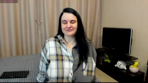 Julia online show from May 21, 2026, 10:28 pm