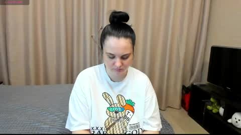 Julia online show from May 29, 2026, 8:29 pm