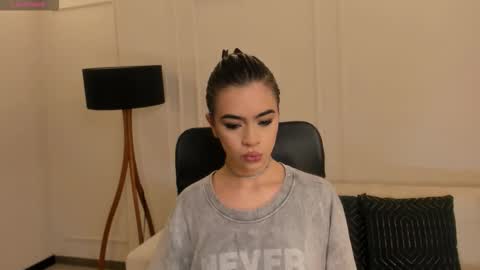 Snapshot of alanacraft chatting on October 18, 2025, 12:17 pm Alana online show from October 18, 2025, 12:17 pm