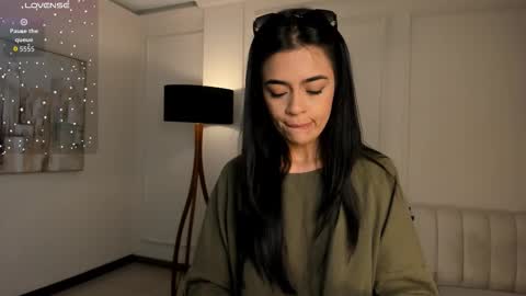 Snapshot of alanacraft chatting on November 21, 2025, 12:04 pm Alana online show from November 21, 2025, 12:04 pm