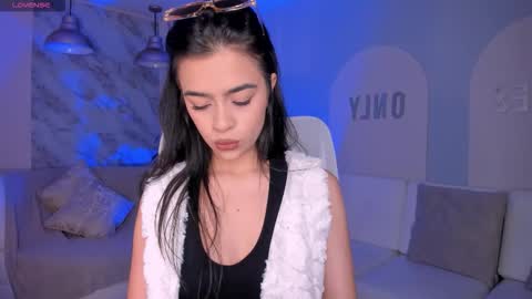 Snapshot of alanacraft chatting on December 1, 2025, 12:21 pm Alana online show from December 1, 2025, 12:21 pm