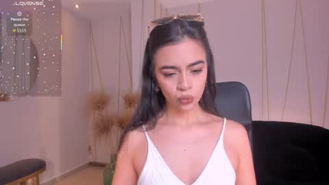 Snapshot of alanacraft chatting on December 15, 2025, 12:20 pm Alana online show from December 15, 2025, 12:20 pm