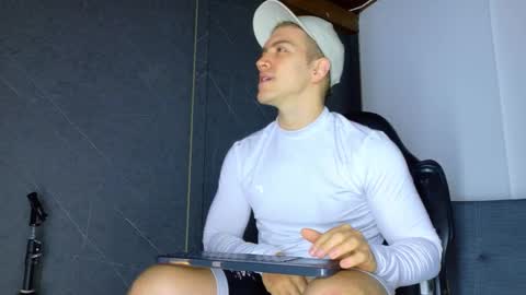 Snapshot of alanferrer chatting on February 18, 2026, 10:11 am Alan Ferrer online show from February 18, 2026, 10:11 am