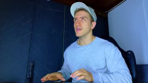 Snapshot of alanferrer chatting on February 23, 2026, 10:12 am Alan Ferrer online show from February 23, 2026, 10:12 am