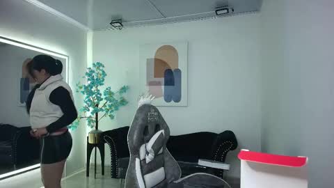 Snapshot of alanna__scott chatting on February 8, 2026, 3:32 am Alanna online show from February 8, 2026, 3:32 am