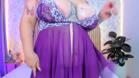 Snapshot of alanna_hank chatting on December 17, 2024, 4:45 am Alanna online show from December 17, 2024, 4:45 am
