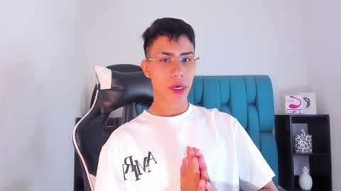 Snapshot of alannaughty_ chatting on January 23, 2025, 10:01 pm alannaughty_ online show from January 23, 2025, 10:01 pm