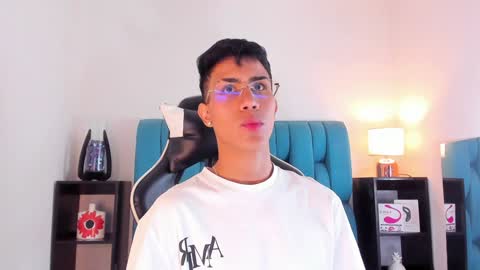 Snapshot of alannaughty_ chatting on January 24, 2025, 4:27 am alannaughty_ online show from January 24, 2025, 4:27 am