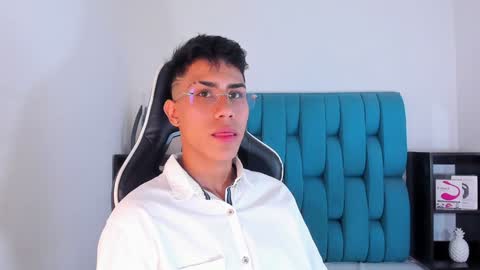 Snapshot of alannaughty_ chatting on February 5, 2025, 8:57 pm alannaughty_ online show from February 5, 2025, 8:57 pm