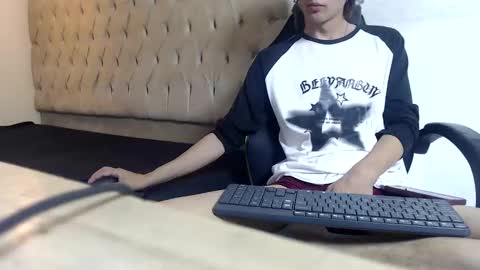 alantrickz365 online show from November 17, 2025, 2:06 am