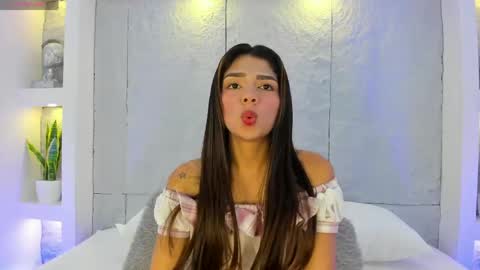 Alassia Hocthner online show from April 11, 2026, 11:36 am