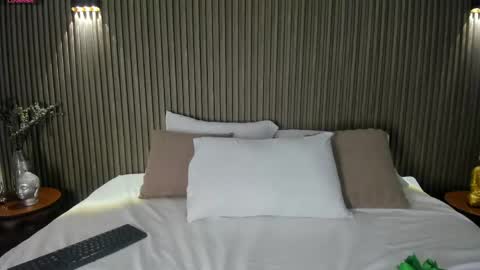 Alassia Hocthner online show from April 17, 2026, 11:46 am