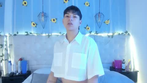 ale_aurarashi online show from October 19, 2025, 4:02 am