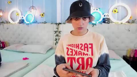 ale_aurarashi online show from November 19, 2025, 2:55 am