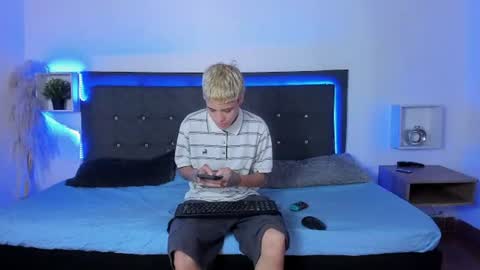 ale_cruzz online show from June 16, 2026, 8:00 pm