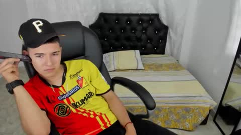 Aleck Boy online show from November 26, 2025, 7:59 pm