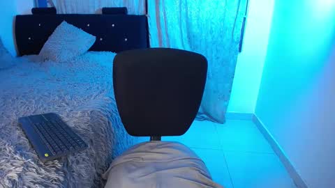 Snapshot of aleeehsanz chatting on February 27, 2025, 7:12 am online show from February 27, 2025, 7:12 am
