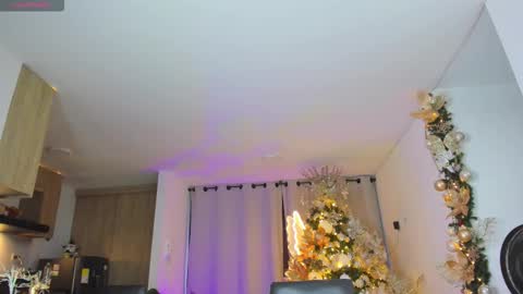 Snapshot of alejaevangeline chatting on December 21, 2025, 11:06 am A L E J A N D R A online show from December 21, 2025, 11:06 am