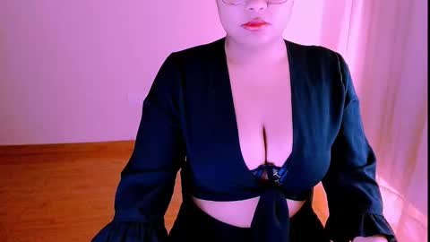 Snapshot of alejandra_conde chatting on October 3, 2025, 6:05 pm Alejandra online show from October 3, 2025, 6:05 pm