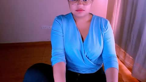 Snapshot of alejandra_conde chatting on October 10, 2025, 6:18 pm Alejandra online show from October 10, 2025, 6:18 pm