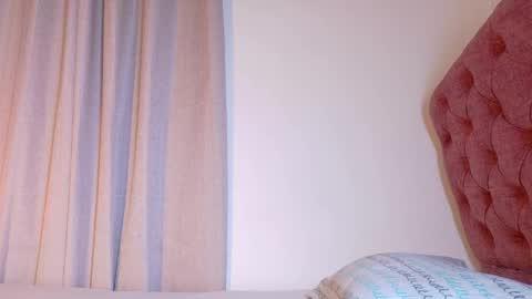 alejandra_dunn1 online show from June 4, 2026, 7:09 pm