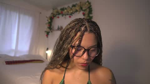 Snapshot of alejandra_kiss98 chatting on January 5, 2025, 8:10 pm O.F alejandra h1998 stream 300 pm - 1100 pm online show from January 5, 2025, 8:10 pm