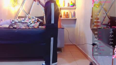 Snapshot of alejandra_martinss chatting on December 5, 2025, 8:05 pm alejandra martins online show from December 5, 2025, 8:05 pm