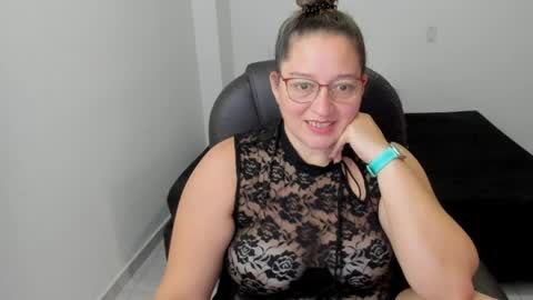 alejandra online show from April 19, 2026, 3:44 pm