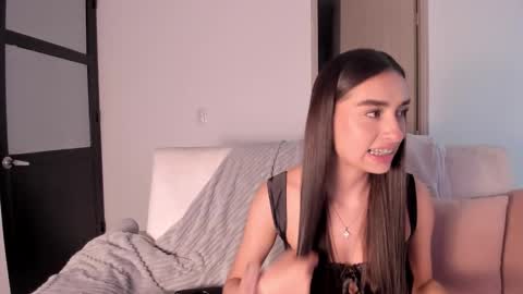 alejandraaa_ online show from December 17, 2025, 2:06 am