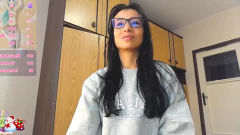 Alejandra online show from January 3, 2025, 12:08 pm