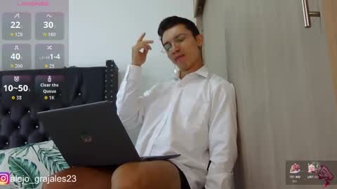 Snapshot of alejandro_g23 chatting on October 3, 2025, 9:12 pm Alejo online show from October 3, 2025, 9:12 pm