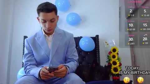 Snapshot of alejandro_g23 chatting on October 16, 2025, 10:55 pm Alejo online show from October 16, 2025, 10:55 pm