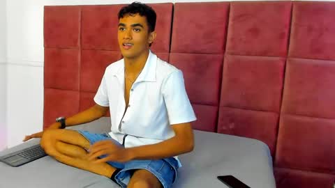 Snapshot of alejandro_williams chatting on May 17, 2026, 9:33 pm Alejandro williams online show from May 17, 2026, 9:33 pm