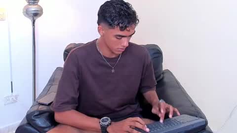 Snapshot of alejandro_williams chatting on May 21, 2026, 8:16 pm Alejandro williams online show from May 21, 2026, 8:16 pm
