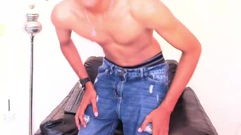 Snapshot of alejandro_williams chatting on May 23, 2026, 7:51 pm Alejandro williams online show from May 23, 2026, 7:51 pm