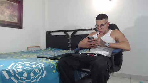 alejandrocock online show from March 11, 2026, 11:22 pm