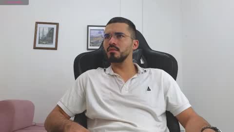 alejandroo_7 online show from November 25, 2025, 2:50 pm