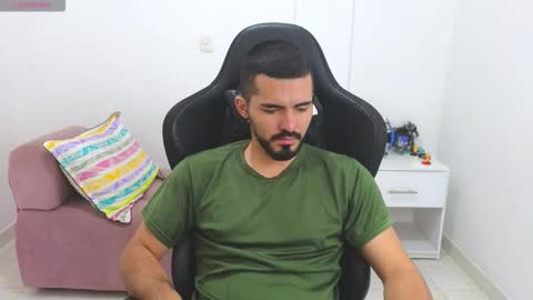 Snapshot of alejandroo_7 chatting on February 4, 2026, 6:25 pm alejandroo_7 online show from February 4, 2026, 6:25 pm