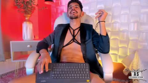 Snapshot of alejandrostorm chatting on February 14, 2025, 11:31 pm Alejo online show from February 14, 2025, 11:31 pm