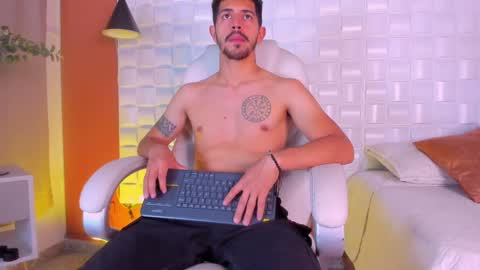 Snapshot of alejandrostorm chatting on March 12, 2025, 8:20 pm Alejo online show from March 12, 2025, 8:20 pm