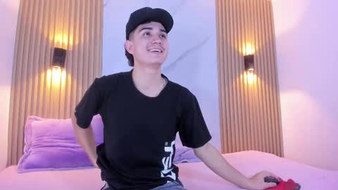 Snapshot of alejo_gray1 chatting on November 5, 2025, 3:06 am alejo_gray1 online show from November 5, 2025, 3:06 am