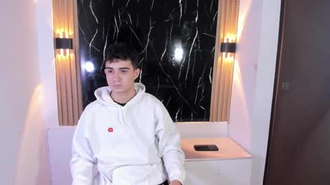 Snapshot of alejo_gray1 chatting on November 12, 2025, 3:18 am alejo_gray1 online show from November 12, 2025, 3:18 am