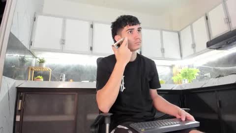 Snapshot of alejo_gray1 chatting on January 5, 2026, 7:17 pm alejo_gray1 online show from January 5, 2026, 7:17 pm