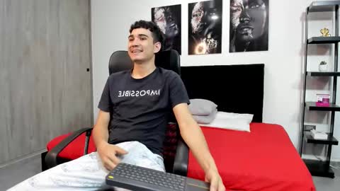 Snapshot of alejo_gray1 chatting on February 4, 2026, 6:36 pm alejo_gray1 online show from February 4, 2026, 6:36 pm